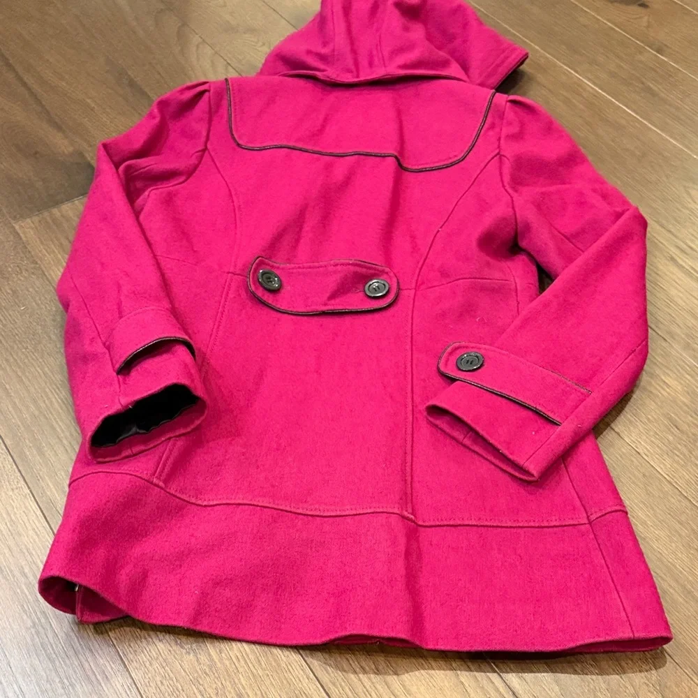 Black Rivet Fuchsia Hooded Toggle Coat Size Medium - C20-003